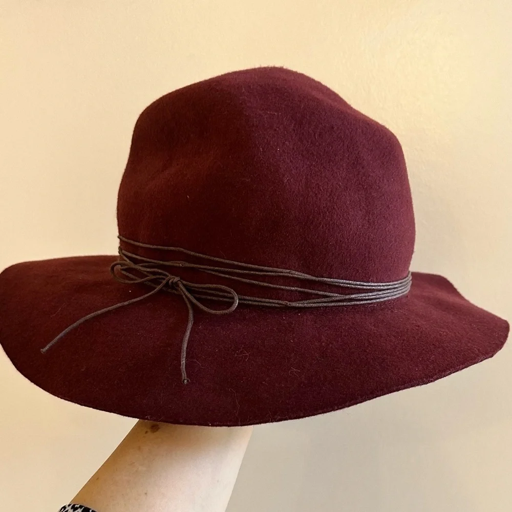 Women’s stylish beautiful burgundy wool hat